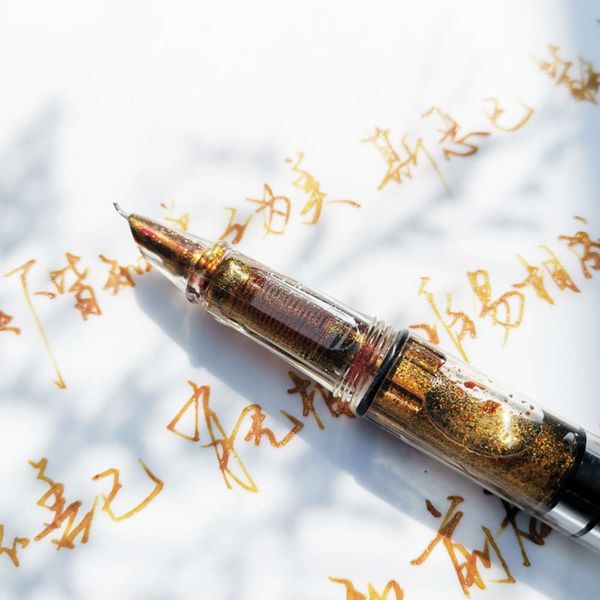 the pen send ml powder color ink transparent piston art student thin gold body pen
the pen send ml powder color ink transparent piston art student thin gold body pen