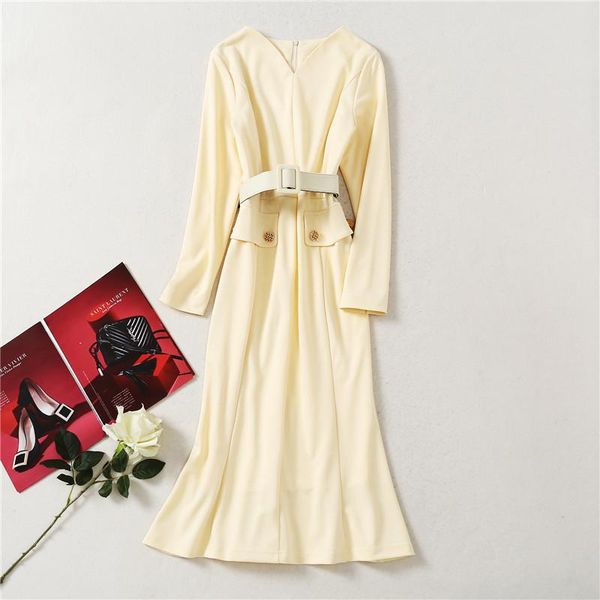 casual dresses europe fashion 2021 runway designers women clothes autumn long sleeve v neck solid yellow midi trumpet party, Black;gray
casual dresses europe fashion 2021 runway designers women clothes autumn long sleeve v neck solid yellow midi trumpet party, Black;gray