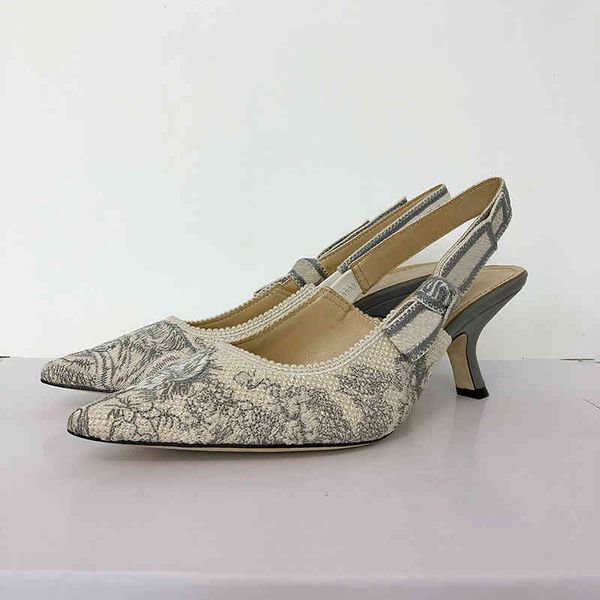 dress shoes pointed high-heeled women spring summer embroidery cat heel single shoe word buckle baotou sandals stiletto bow pgc7, Black
dress shoes pointed high-heeled women spring summer embroidery cat heel single shoe word buckle baotou sandals stiletto bow pgc7, Black