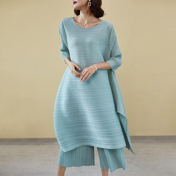 casual dresses 2021 autumn temperament plus size women's suit miyake pleated loose thin folda three-quater dress wide-leg pants, Black;gray
casual dresses 2021 autumn temperament plus size women's suit miyake pleated loose thin folda three-quater dress wide-leg pants, Black;gray