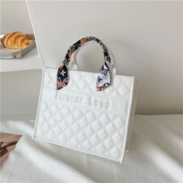 2022 factory wholesale new large capacity spring and summer fashion atmosphere silk scarf hand net red tote women's bag btpk
2022 factory wholesale new large capacity spring and summer fashion atmosphere silk scarf hand net red tote women's bag btpk