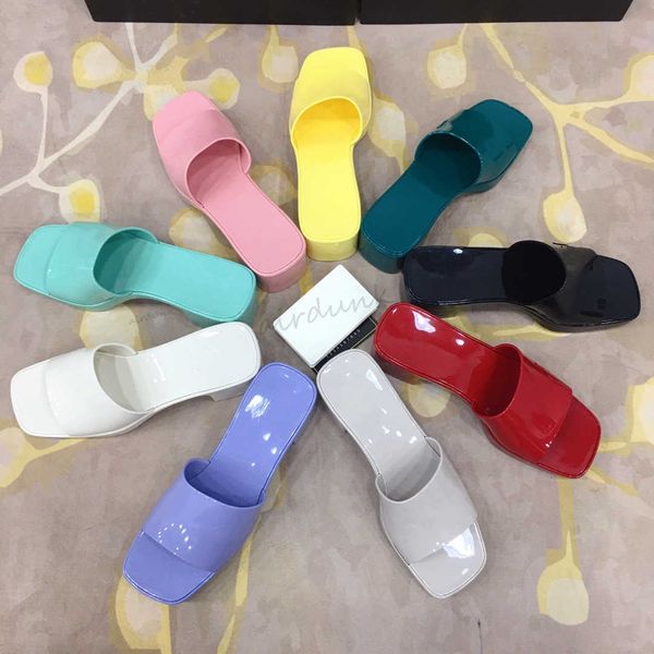 2021 women sandals beach thick bottom high heels rubber slide sandal platform slipper summer embossed alphabet rubbers sell well jelly
2021 women sandals beach thick bottom high heels rubber slide sandal platform slipper summer embossed alphabet rubbers sell well jelly