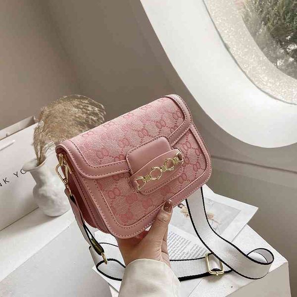 factory store 65% off clearance sale handbag texture saddle bag women's 2021 messenger trend small square rank buckle single shoulder, Black;red
factory store 65% off clearance sale handbag texture saddle bag women's 2021 messenger trend small square rank buckle single shoulder, Black;red