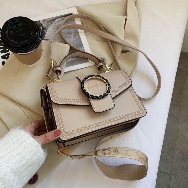 2021 new arrival fashion flap shoulder bag women handle pu material elegant lady style luxury metal lock hasp zipper bag
2021 new arrival fashion flap shoulder bag women handle pu material elegant lady style luxury metal lock hasp zipper bag