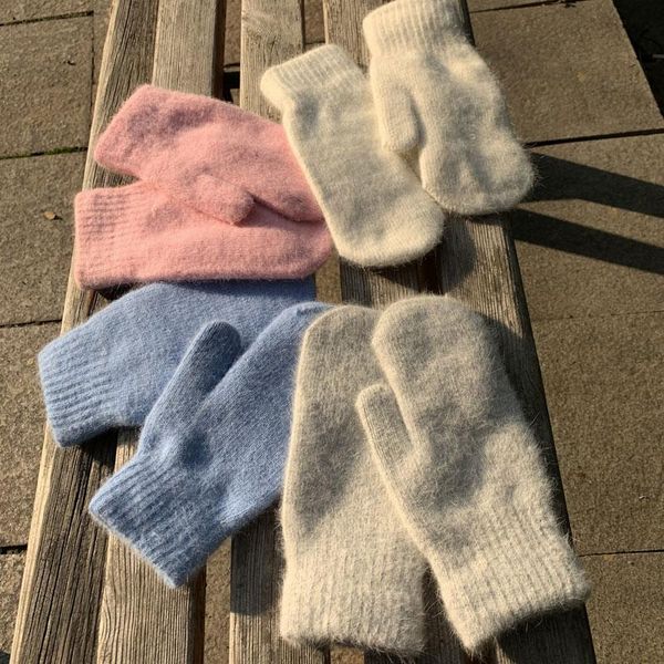 sports gloves female 2021 autumn and winter simple full finger short fur double layer warm diy handmade, Black
sports gloves female 2021 autumn and winter simple full finger short fur double layer warm diy handmade, Black
