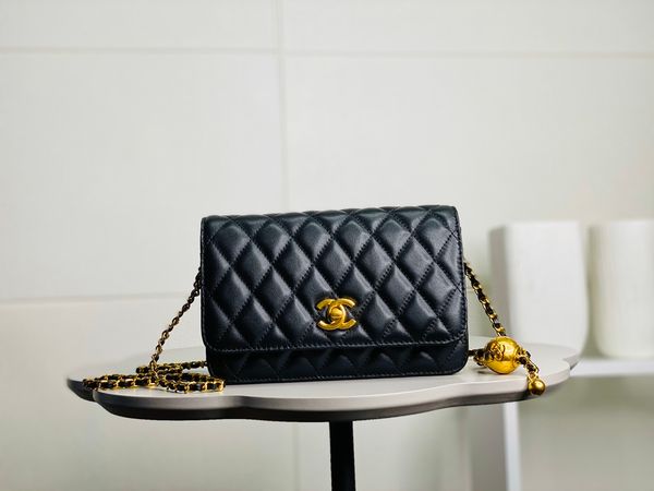 designer luxury womens shoulder bags women crossbody bag high-quality genuine leather casual wild shopping fashion two colors
designer luxury womens shoulder bags women crossbody bag high-quality genuine leather casual wild shopping fashion two colors
