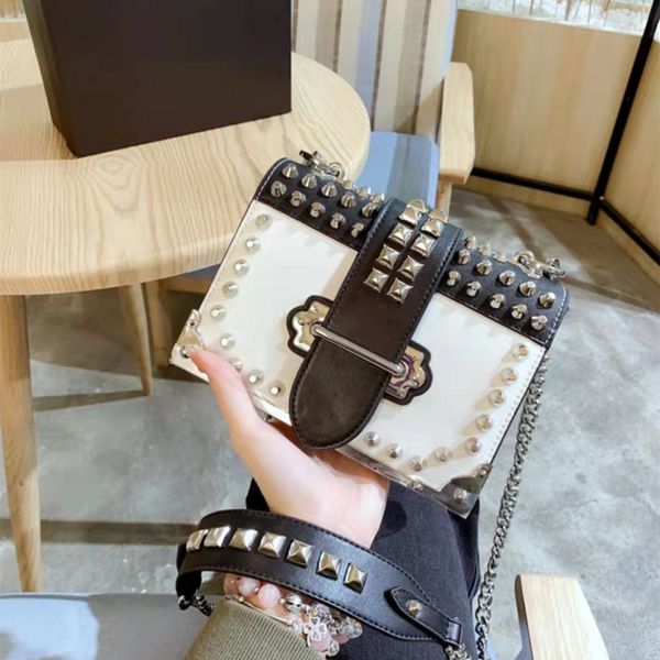 designer crossbody purse shoulder bags luxury bag cross body classic retro silver chain genuine leather various styles different colors fash
designer crossbody purse shoulder bags luxury bag cross body classic retro silver chain genuine leather various styles different colors fash