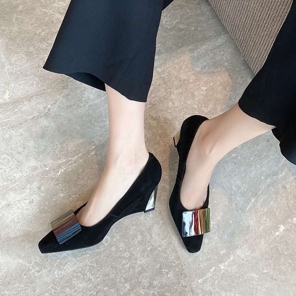 sheep suede shallow mouth single sho spring four seasons commuting versatile slope heel square buckle round head high heels, Black
sheep suede shallow mouth single sho spring four seasons commuting versatile slope heel square buckle round head high heels, Black