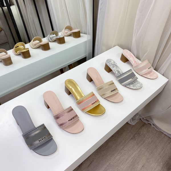 dway heeled slide 2021 luxury designer sandals with embroidered lucky symbol fashionable classic flat toile de jouy reverse italy leather sh, Black
dway heeled slide 2021 luxury designer sandals with embroidered lucky symbol fashionable classic flat toile de jouy reverse italy leather sh, Black