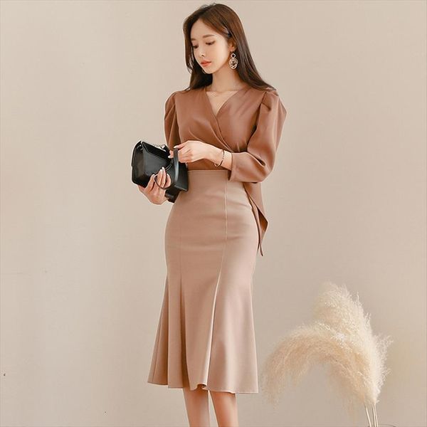 office 2 pieces set women tracksuits v neck blouses amp hip package mermaid skirt suits female autumn winter elegant, Gray
office 2 pieces set women tracksuits v neck blouses amp hip package mermaid skirt suits female autumn winter elegant, Gray