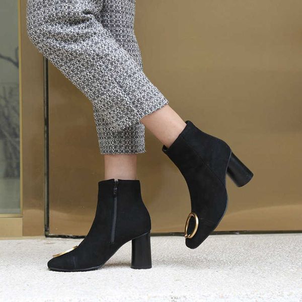 zawsthia winter woman shoes block round heel fashion solid color women boots ladies fashion ankle boots with metal ring 210611, Black
zawsthia winter woman shoes block round heel fashion solid color women boots ladies fashion ankle boots with metal ring 210611, Black