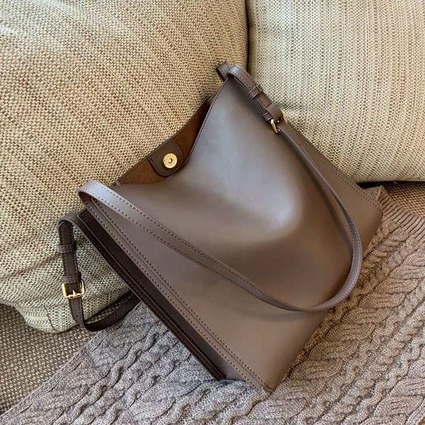 bucket bag 2021 new fashion leather tote versatile messenger one shoulder commuting large capacity women s luxury designer
bucket bag 2021 new fashion leather tote versatile messenger one shoulder commuting large capacity women s luxury designer