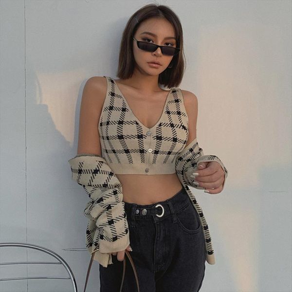 retro checkered knitted two piece women tracksuits suit is thin small vest cap long sleeve cardigan short coat top, Gray
retro checkered knitted two piece women tracksuits suit is thin small vest cap long sleeve cardigan short coat top, Gray
