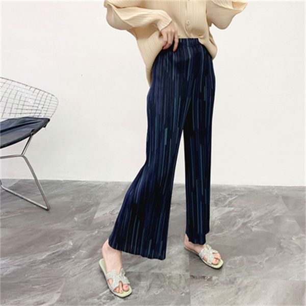 dresses miyake fashion fold of the stripe loose straight pants, White
dresses miyake fashion fold of the stripe loose straight pants, White