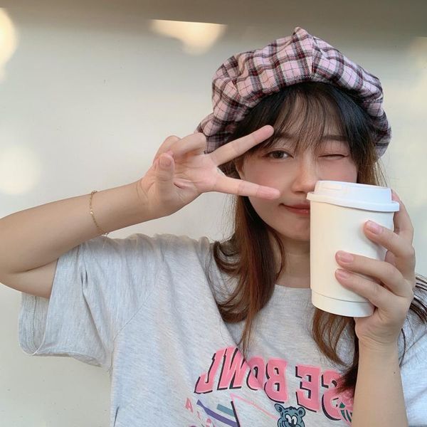 berets 2021 korean retro plaid love beret autumn and winter fashion black white female trellice octagonal hat, Blue;gray
berets 2021 korean retro plaid love beret autumn and winter fashion black white female trellice octagonal hat, Blue;gray