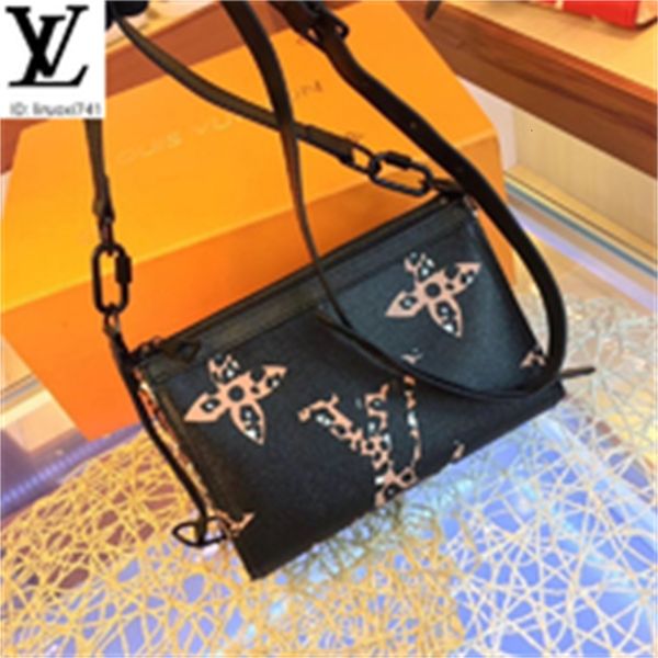 brand designer luxury 4uqf m54330 embossed triangle bag women handbags iconic bags handles shoulder bags totes cross body bag clutches
brand designer luxury 4uqf m54330 embossed triangle bag women handbags iconic bags handles shoulder bags totes cross body bag clutches