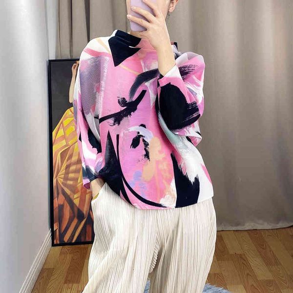 polo 2021 spring women's loose print miyak fold fashion thin stand-up collar large size ink printing t-shirt tied, White
polo 2021 spring women's loose print miyak fold fashion thin stand-up collar large size ink printing t-shirt tied, White