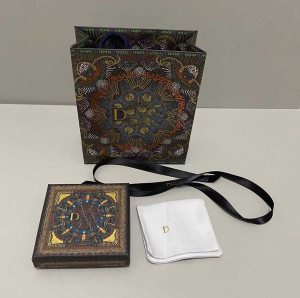 2021 flower design packing box for jewelry gift have correct stamp ps4882, Black;white
2021 flower design packing box for jewelry gift have correct stamp ps4882, Black;white