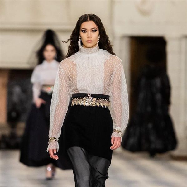 women's blouses & shirts 2021 early autumn ruffled long-sleeved trumpet-sleeved white lace shirt hollow blouse loose perspective top
women's blouses & shirts 2021 early autumn ruffled long-sleeved trumpet-sleeved white lace shirt hollow blouse loose perspective top