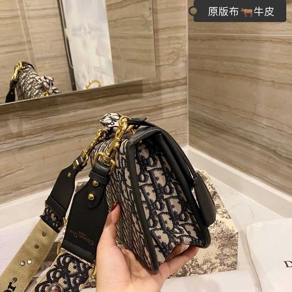 d 2021 casual and versatile fashion one shoulder messenger original chain bag women's handbag
d 2021 casual and versatile fashion one shoulder messenger original chain bag women's handbag