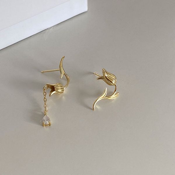 french simple and versatile temperament personalized earrings minority design metal flower female cool wind, Silver
french simple and versatile temperament personalized earrings minority design metal flower female cool wind, Silver