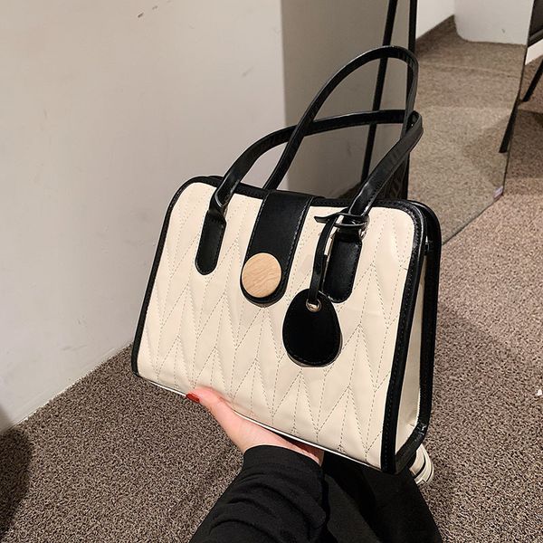 women's new pu soft leather single shoulder fashion simple solid color lingge hand leisure small square bag
women's new pu soft leather single shoulder fashion simple solid color lingge hand leisure small square bag
