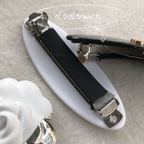 9x3cm vip gift fashion acrylic hair clips c metal marks diamond pattern design barrettes collection classic accessories v paper card, Golden;silver
9x3cm vip gift fashion acrylic hair clips c metal marks diamond pattern design barrettes collection classic accessories v paper card, Golden;silver