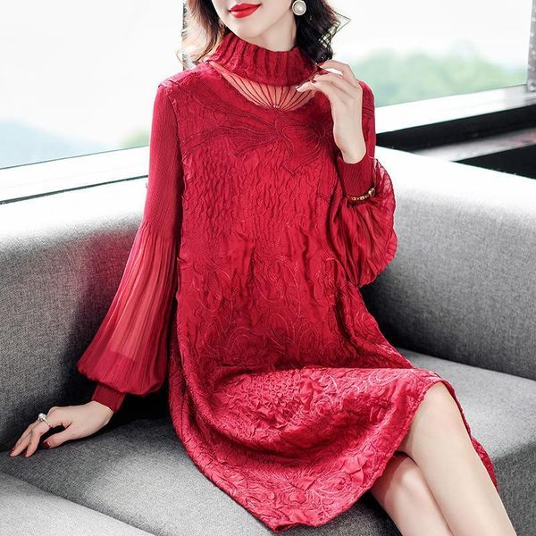 pleated dress women's autumn 2021 lantern sleeve heavy industry sanzhai embroidered medium length red, Black;gray
pleated dress women's autumn 2021 lantern sleeve heavy industry sanzhai embroidered medium length red, Black;gray