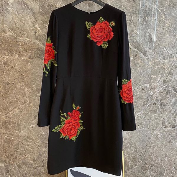 woman ed heavy embroidered pink flower around her neck long sleeved sleeve all-match black 2021 winter fall, Black;gray
woman ed heavy embroidered pink flower around her neck long sleeved sleeve all-match black 2021 winter fall, Black;gray