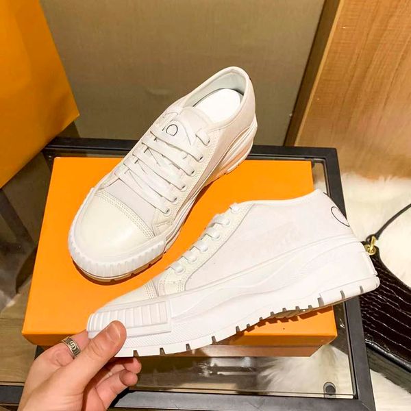 2021women shoes the high-r sneaker combines cotton canvas and calfskin trim in sharp contrast with thick tread rubber outsole, Black
2021women shoes the high-r sneaker combines cotton canvas and calfskin trim in sharp contrast with thick tread rubber outsole, Black