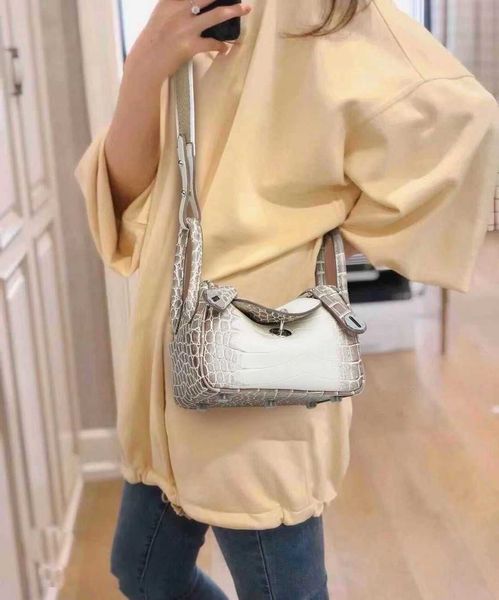 wholesale fashion designer bag h family lindi 2021 new same himalayan white doctor single shoulder messenger pillow
wholesale fashion designer bag h family lindi 2021 new same himalayan white doctor single shoulder messenger pillow