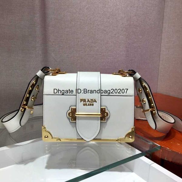 brand new lady crossbody new bag high-end custom quality single shoulder bag fashion style gold metal accessories with detachable long shoul
brand new lady crossbody new bag high-end custom quality single shoulder bag fashion style gold metal accessories with detachable long shoul
