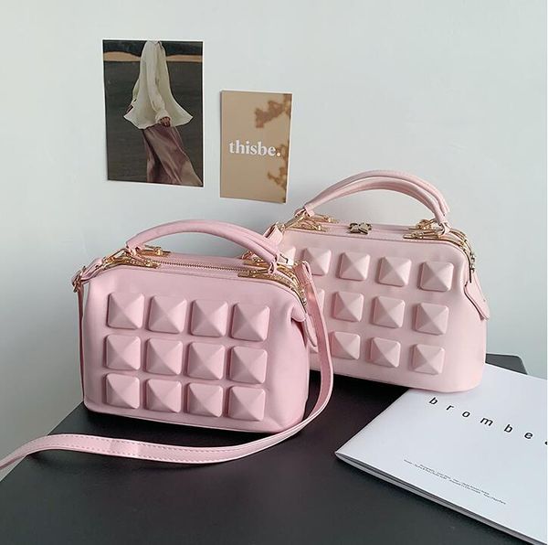 factory wholesale leather women shoulder bags candy-colored fashion handbag simple atmospheric plaid elegant doctor bag street trend solid c, Black;red
factory wholesale leather women shoulder bags candy-colored fashion handbag simple atmospheric plaid elegant doctor bag street trend solid c, Black;red