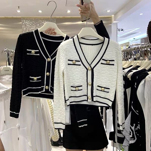 women's sweaters designer women knit sweater balm fall womens wool hoodies metal button logo long-sleeved shirt super elastic fashion d, White;black
women's sweaters designer women knit sweater balm fall womens wool hoodies metal button logo long-sleeved shirt super elastic fashion d, White;black