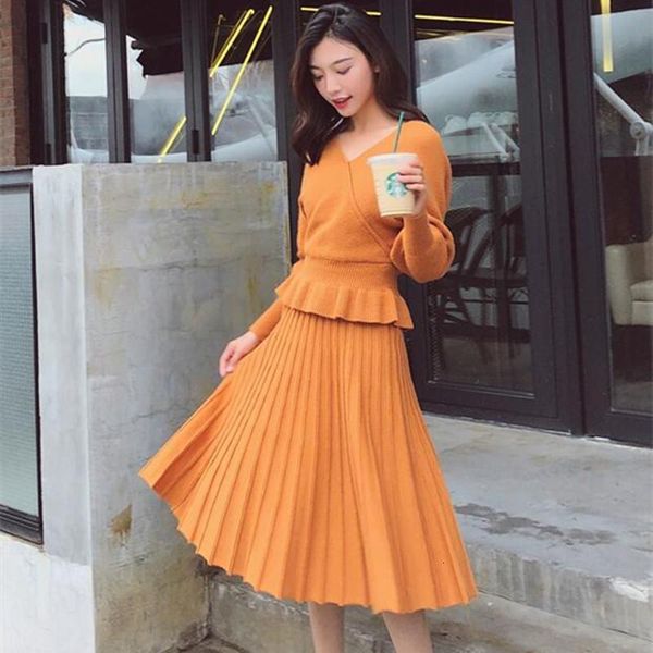 two piece dress 2021 women's knit sweater 2 set fashion batwing sleeve ruffled hem v neck + pleated skirt suit knitted twins, White
two piece dress 2021 women's knit sweater 2 set fashion batwing sleeve ruffled hem v neck + pleated skirt suit knitted twins, White