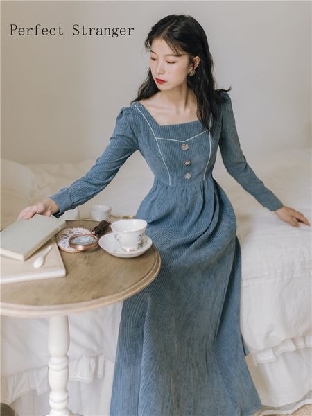 2021 autumn winter new arrival retro square collar stripe long sleeve woman velvet long dress, Black;gray
2021 autumn winter new arrival retro square collar stripe long sleeve woman velvet long dress, Black;gray