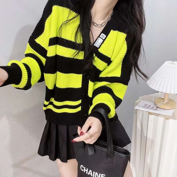 cardigan sweater autumn and winter v-neck loose wind stripe knitted coat wear, White;black
cardigan sweater autumn and winter v-neck loose wind stripe knitted coat wear, White;black