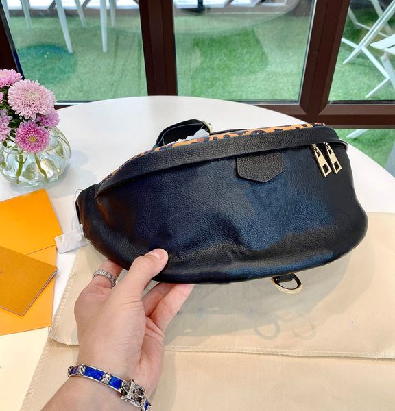2021 luxury designer waist bag cross-body chest pocket for men and women the same fashion one-shoulder cowhide leopard stitching pattern coi
2021 luxury designer waist bag cross-body chest pocket for men and women the same fashion one-shoulder cowhide leopard stitching pattern coi