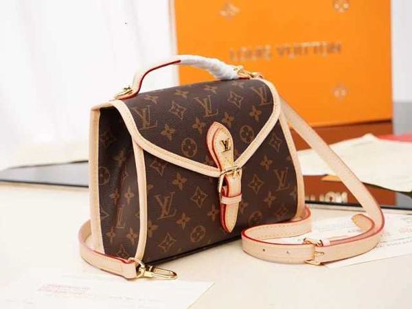 handbags luxury 604c m51122 retro presbyopia clamshell female bag fashion trend brand iconic handles shoulder bags totes cross designer
handbags luxury 604c m51122 retro presbyopia clamshell female bag fashion trend brand iconic handles shoulder bags totes cross designer
