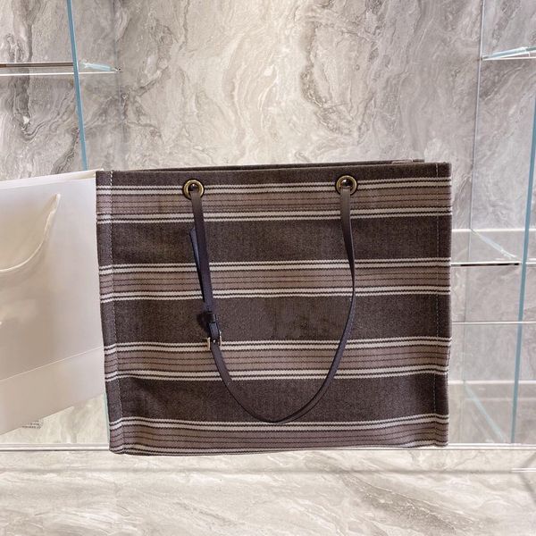 luxury designer large-capacity canvas beach bag simple stripe shopping mommy handbag tote summer cool with package travel nanny students sch
luxury designer large-capacity canvas beach bag simple stripe shopping mommy handbag tote summer cool with package travel nanny students sch