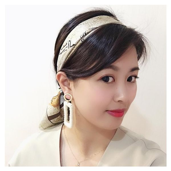 scarves 2021silk scarf women70*70cm square headband fashion print neck scarfs office hair band hand kerchief female bandana lady shawls, Blue;gray
scarves 2021silk scarf women70*70cm square headband fashion print neck scarfs office hair band hand kerchief female bandana lady shawls, Blue;gray
