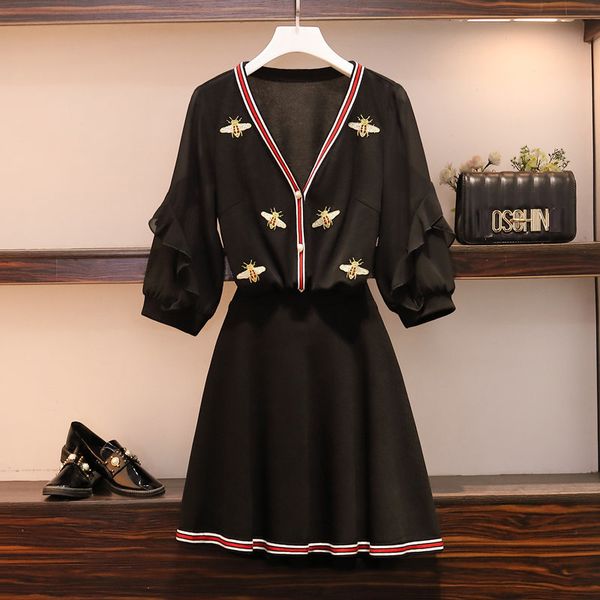 spring summer women knitted sets ruffles half sleeve v-neck bees embroidery loose cardigan and elastic waist mini skirt set 210416, White
spring summer women knitted sets ruffles half sleeve v-neck bees embroidery loose cardigan and elastic waist mini skirt set 210416, White