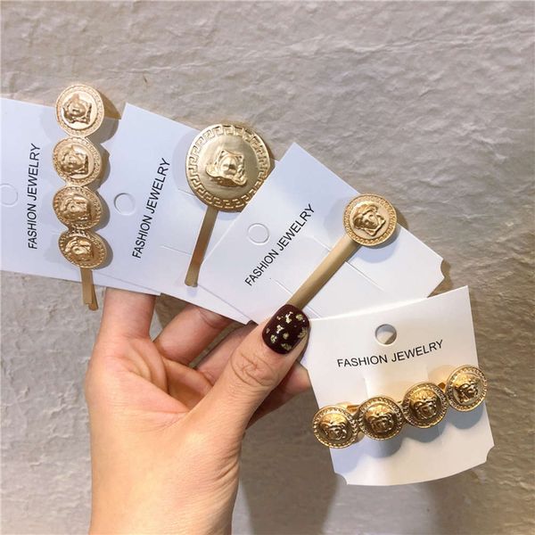 hairpin fan family shows off the same beauty head coin metal net red edge hairpin, Golden;silver
hairpin fan family shows off the same beauty head coin metal net red edge hairpin, Golden;silver