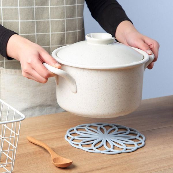 mats & pads 1pcs heat-insulated placemat hollow design dinner table mat flower shape tpr cup pad portable non slip decoration
mats & pads 1pcs heat-insulated placemat hollow design dinner table mat flower shape tpr cup pad portable non slip decoration