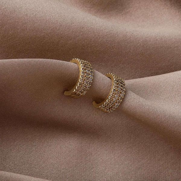 half missnice simple circle design earrings small shiny micro-embedded zircon hook geometric jewellery for women, Golden
half missnice simple circle design earrings small shiny micro-embedded zircon hook geometric jewellery for women, Golden