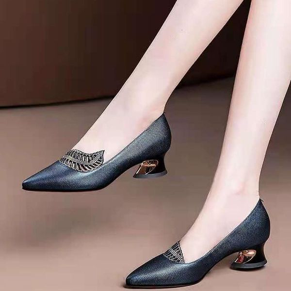 dress shoes high heels fashion lady single shallow mouth thick heel wedding women's mid-heel commuter formal, Black
dress shoes high heels fashion lady single shallow mouth thick heel wedding women's mid-heel commuter formal, Black