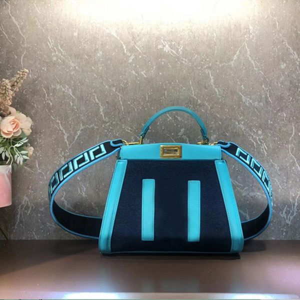 designer medium handbags ladies luxury fashion messenger bag embroidered denim canvas material large capacity classic brand tote bag
designer medium handbags ladies luxury fashion messenger bag embroidered denim canvas material large capacity classic brand tote bag