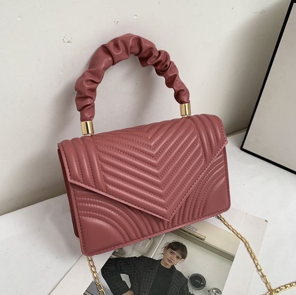 western style female bags 2021 summer retro fashion texture chain single shoulder messenger bag 
western style female bags 2021 summer retro fashion texture chain single shoulder messenger bag