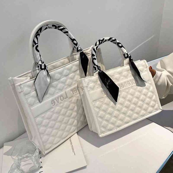 2022 factory wholesale new large capacity spring and summer lingge women's trendy net red fashion handbag versatile ins tote bag
2022 factory wholesale new large capacity spring and summer lingge women's trendy net red fashion handbag versatile ins tote bag