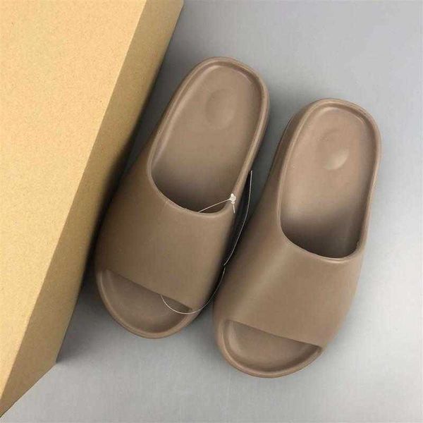 2021 kanye slide men women shoes desert sand resin earth brown soot foam runner triple black red orange white beach slippers mens sandals zl
2021 kanye slide men women shoes desert sand resin earth brown soot foam runner triple black red orange white beach slippers mens sandals zl